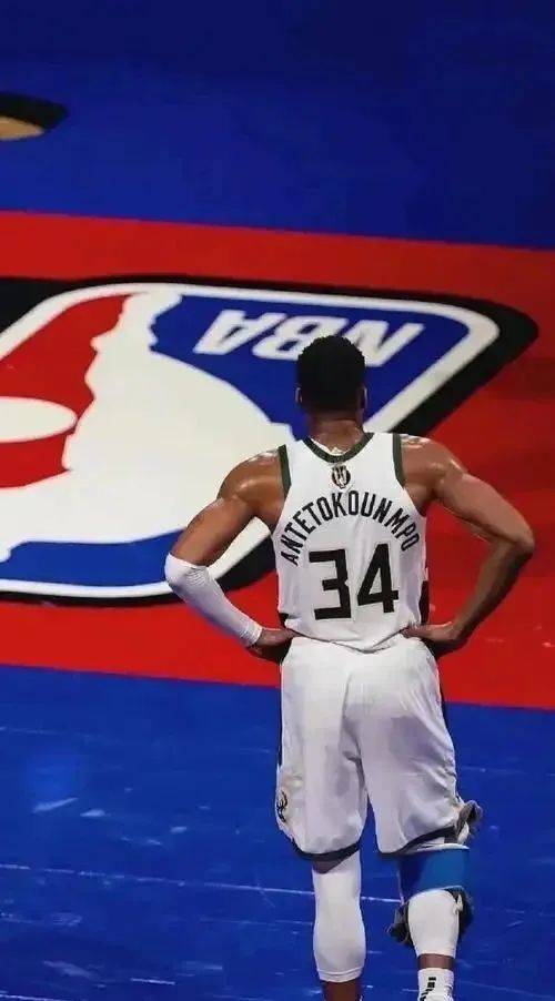 体育直播-密尔沃基雄鹿训练开放日，赛后官宣签约引欢呼，意大利杯在即，资深球员宣示担当的简单介绍-体育直播